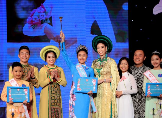 Phút đăng quang của Vũ Trần Bảo Nguyên