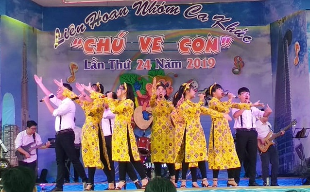 Tiết mục biểu diễn của Trường THPT Nguyễn Hữu Huân