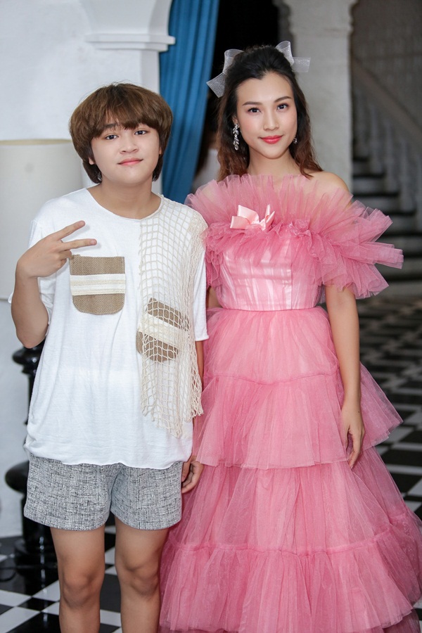 Khoi 2019 Hoang Oanh