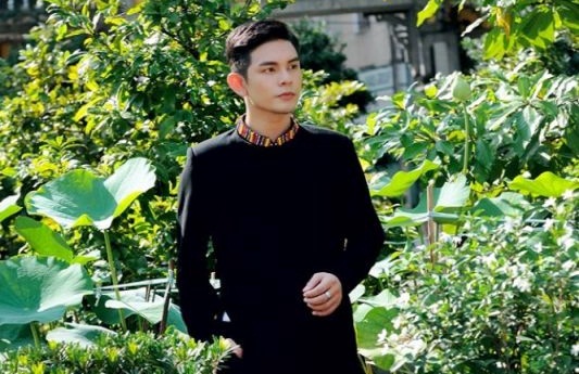 Ca sĩ Sơn Ngọc Minh