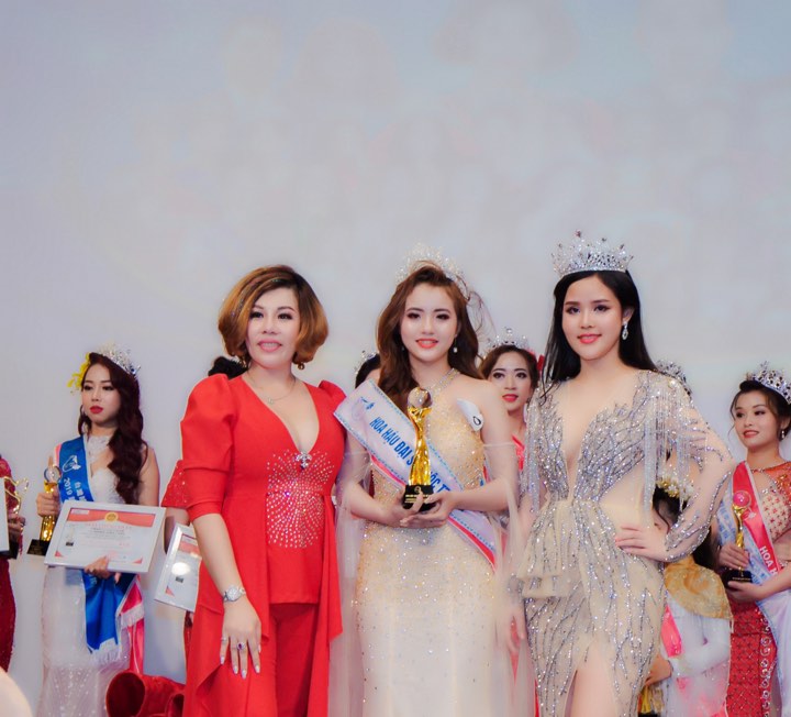 A hau Nguyen My Linh 11