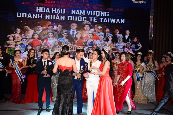 A hau Nguyen My Linh 3