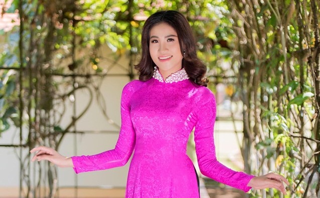 Hoa khôi Lữ Thị Huỳnh Như trong tà áo dài của NTK Nguyễn Tuấn