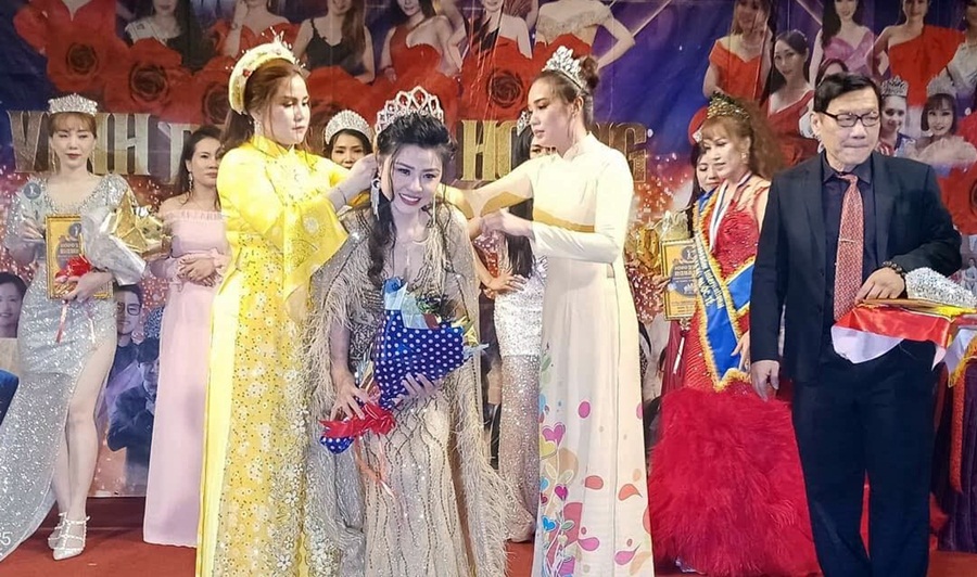Phút đăng quang của Tân nữ hoàng Doanh nhân Lê Khánh Tiên