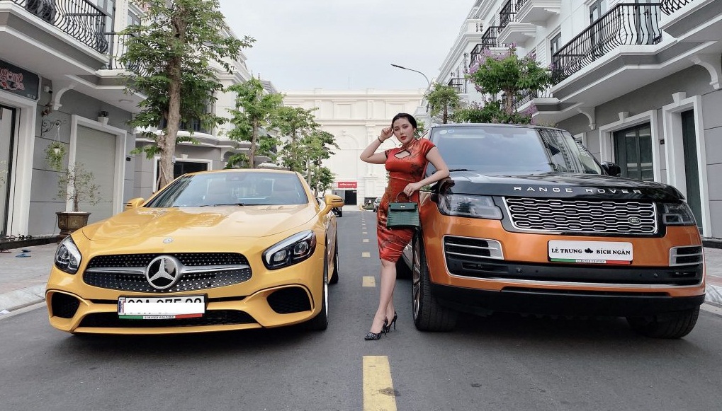 Mặc khủng hoảng kinh tế vì dịch bệnh, doanh nhân Bích Ngân tậu liền 2 siêu xe đầu năm 2020