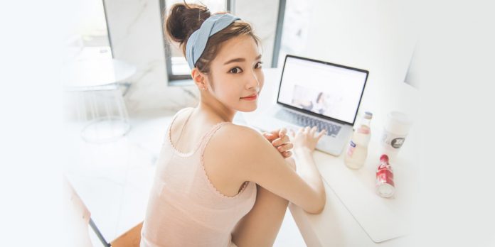 Sự tác động này không chỉ ảnh hưởng vùng mặt mà còn tác động lớn đến vùng da toàn thân, đặc biệt là da cổ, cánh tay…