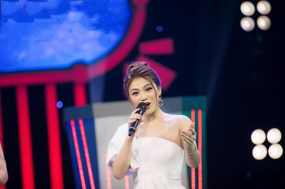 Ca sĩ Nông Sim tại Sàn chiến giọng hát mùa 2