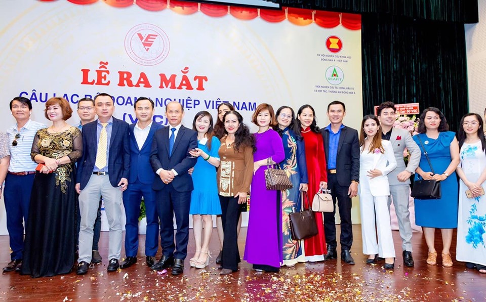 CLB Doanh nghiep VN 6