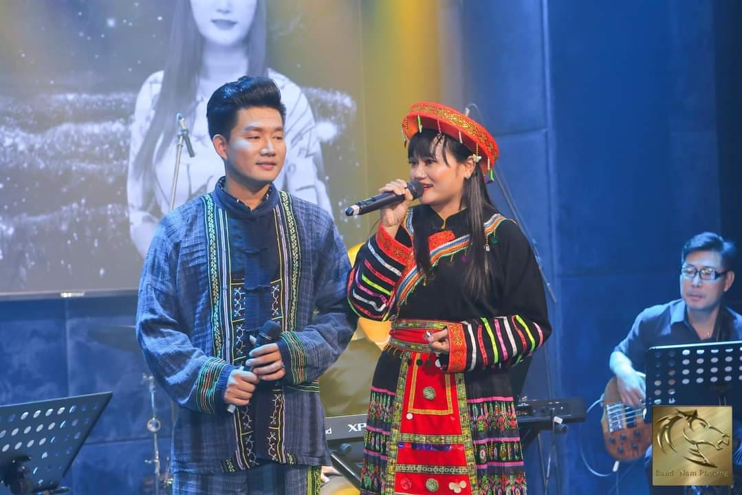 Ca sĩ Đào Trọng Hải và Ngọc Hoa trong nhạc phẩm 'Gặp nhau giữa rừng mơ'