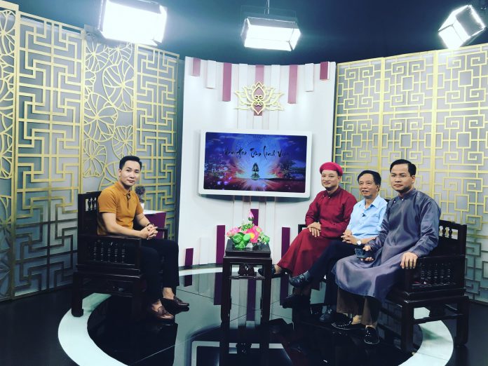 MC Tiến Hoàng dẫn chương trình Văn hóa Tâm linh Việt