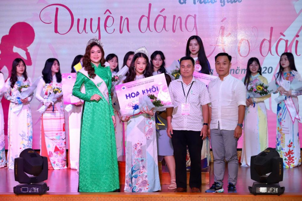 Dương Ngọc Ánh xuất sắc đăng quang Duyên dáng Áo dài 2020 HUFI