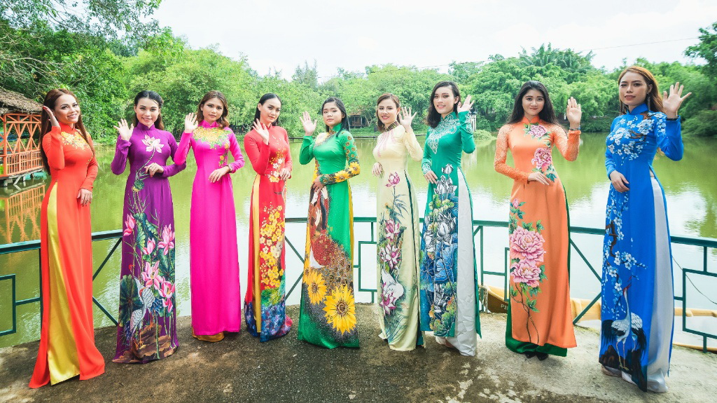 Dàn ứng viên Miss GoldStar Ambassador 2020 khoe nhan sắc xinh đẹp với áo dài Đinh Bách Đạt