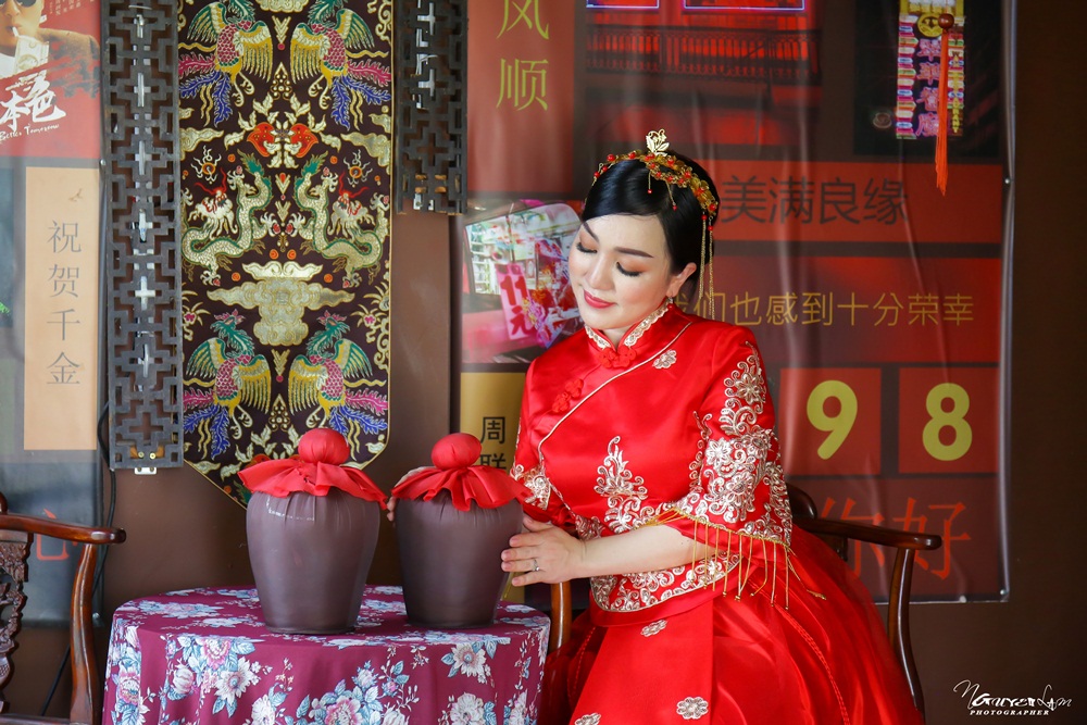 Hà Vân trong bộ ảnh cưới truyền thống Trung Hoa