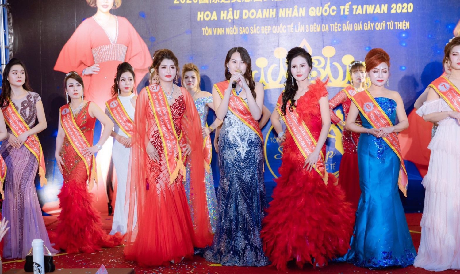A hau Ngoc Dinh 11