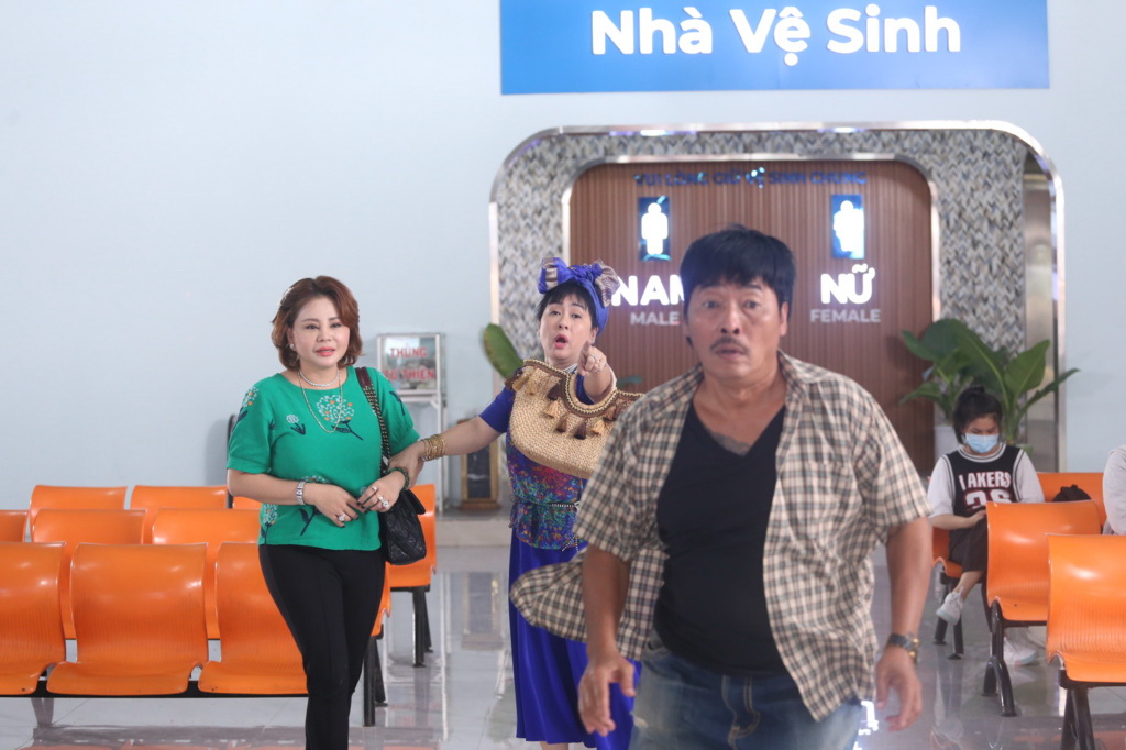 Bà Lan và bà Cúc đánh đổ trách nhiệm khiến Lê Quốc Nam mất cha