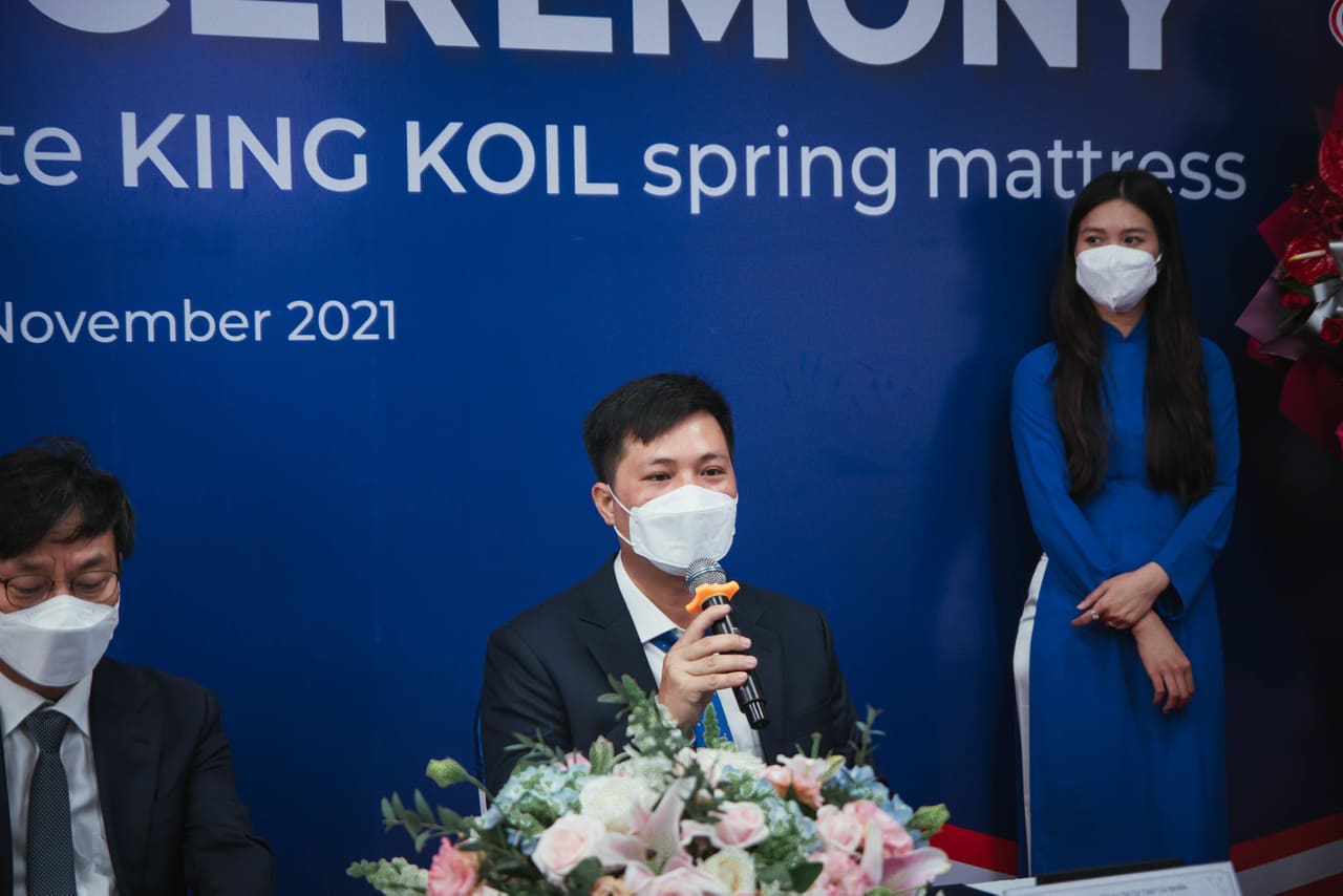 CEO Đinh Mộc Nhân trong buổi họp báo