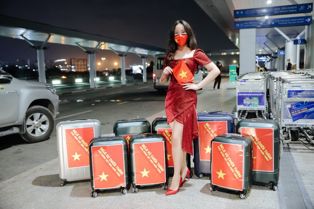 Vũ Huyền Diệu mang hơn 200kg hành lý đi thi Miss Eco Teen International tại Ai Cập