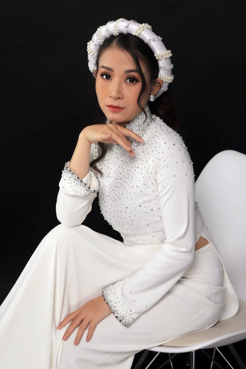 Chi Hoang 10