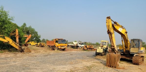 Máy móc công trình nằm trơ trọi, hư hỏng do Dự án bị "cấm vận" nhiều năm