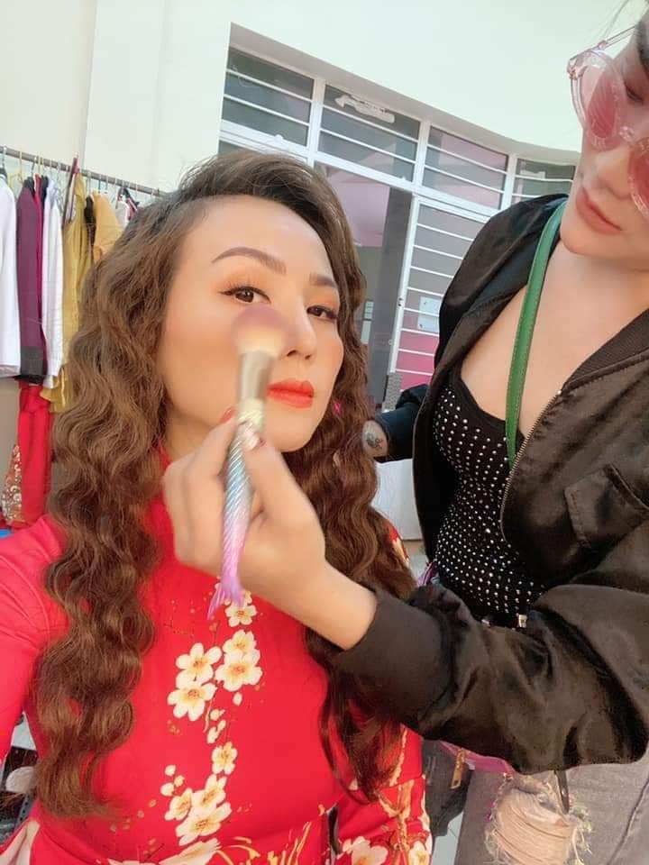 Q Thu Make up 3