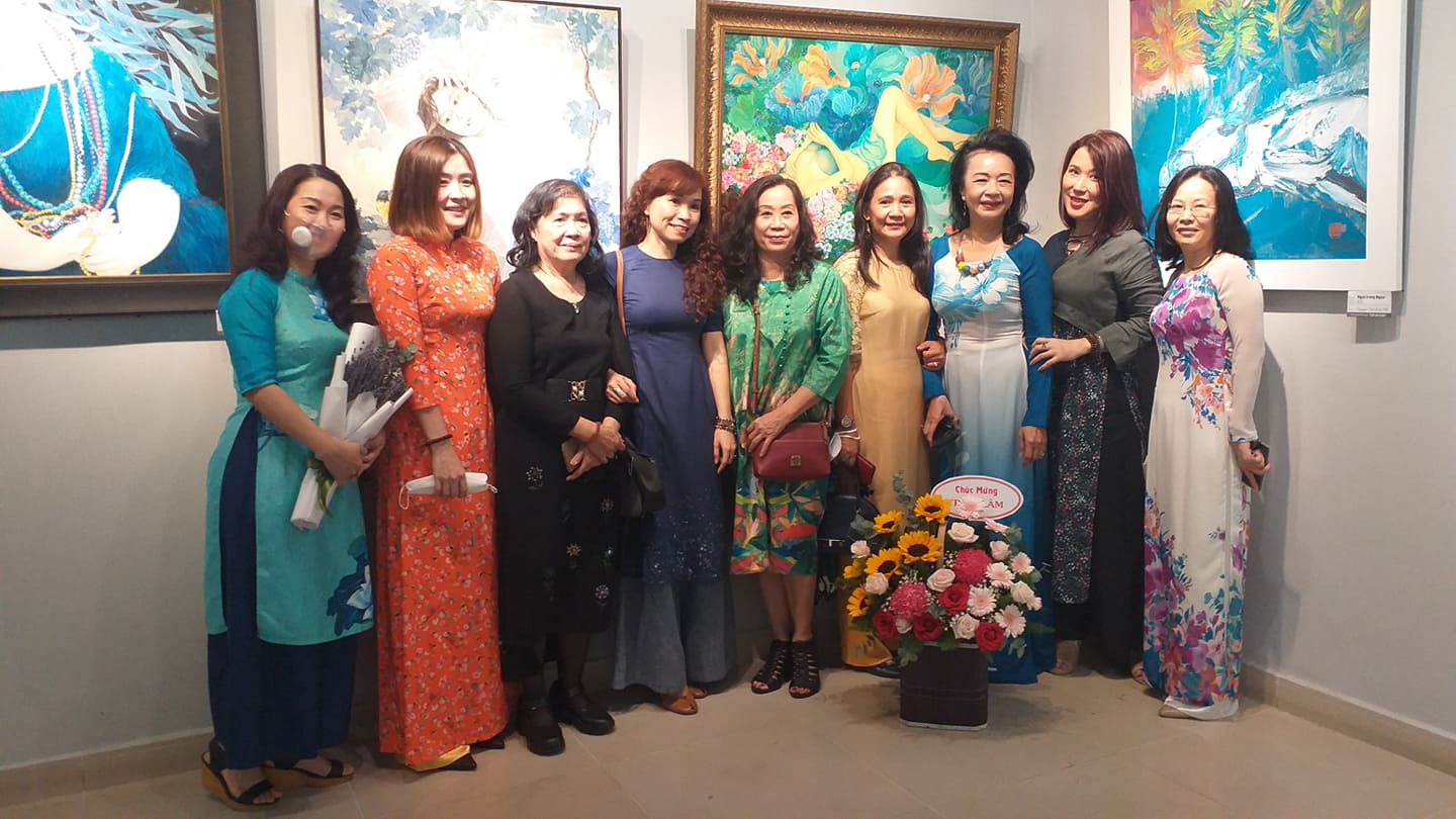 Các họa sĩ nữ tại triển lãm