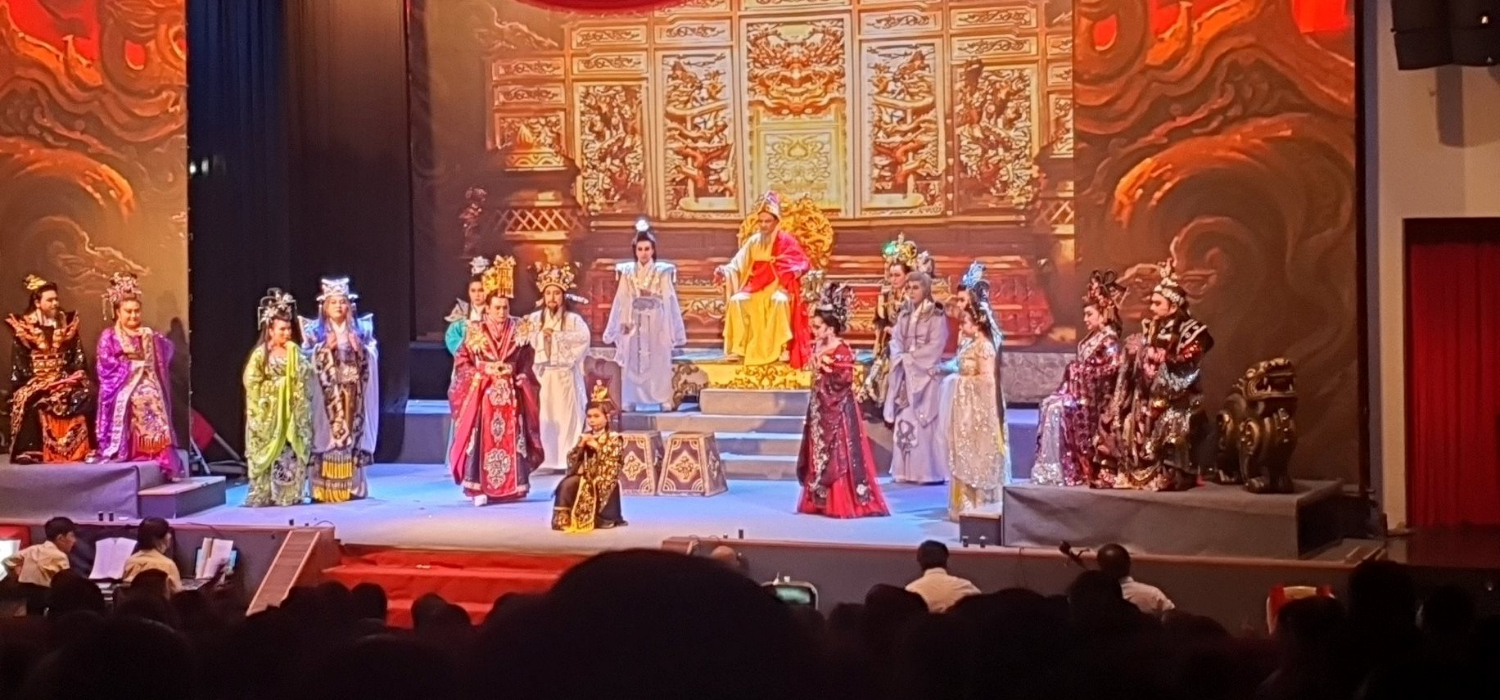 Đại cảnh hoành tráng trong vở "Xử án Phi Giao"