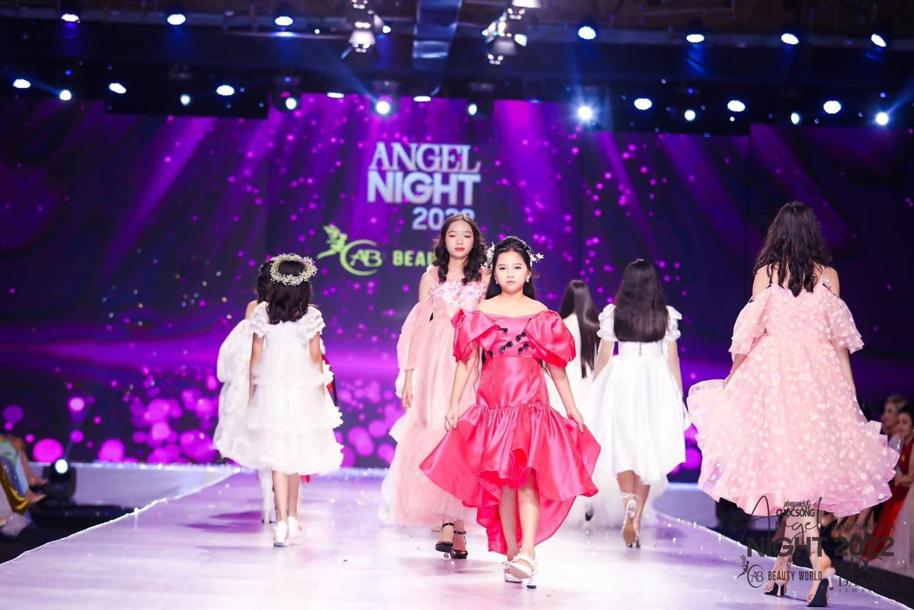 Băng Băng nổi bật trong dàn mẫu nhí tại sự kiện Agnel Night Fashion Show 2022