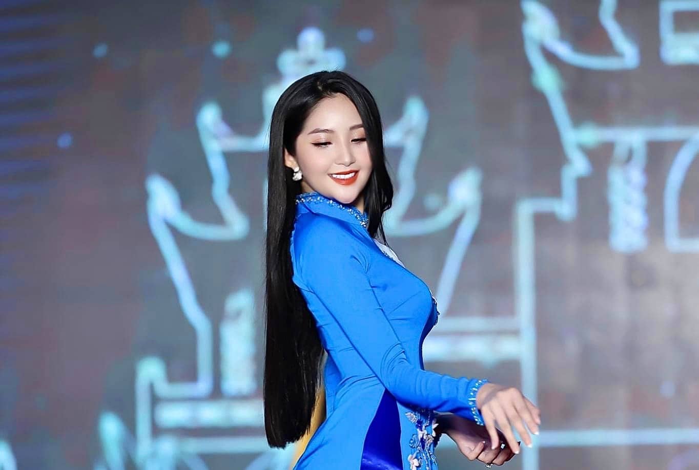 Á khôi Huyền Trân