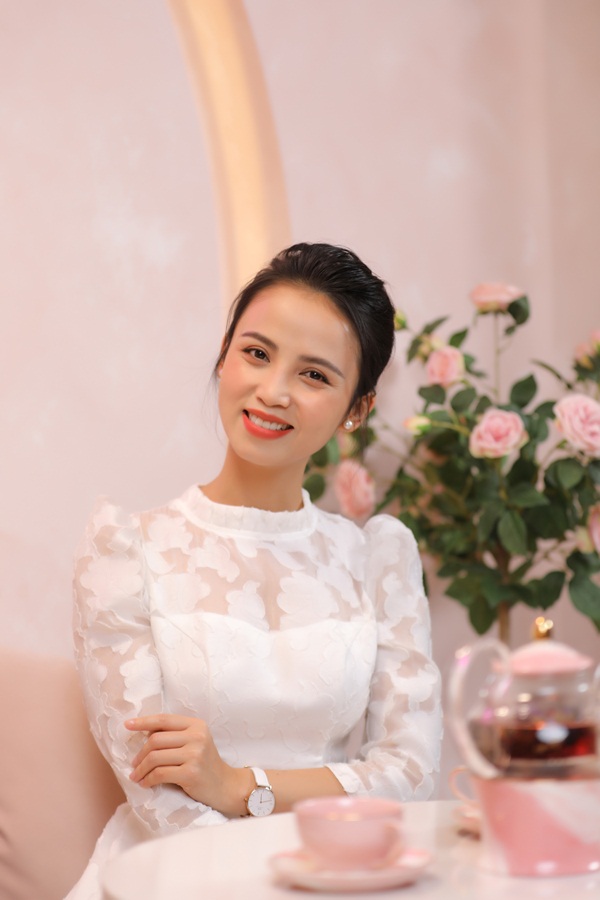 Tra Ngoc Hang 2