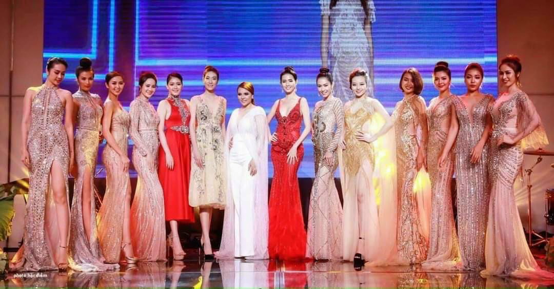 Các thí sinh rạng rỡ trong ngày ra mắt