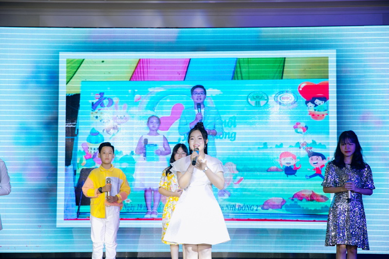 MC Nhi 6