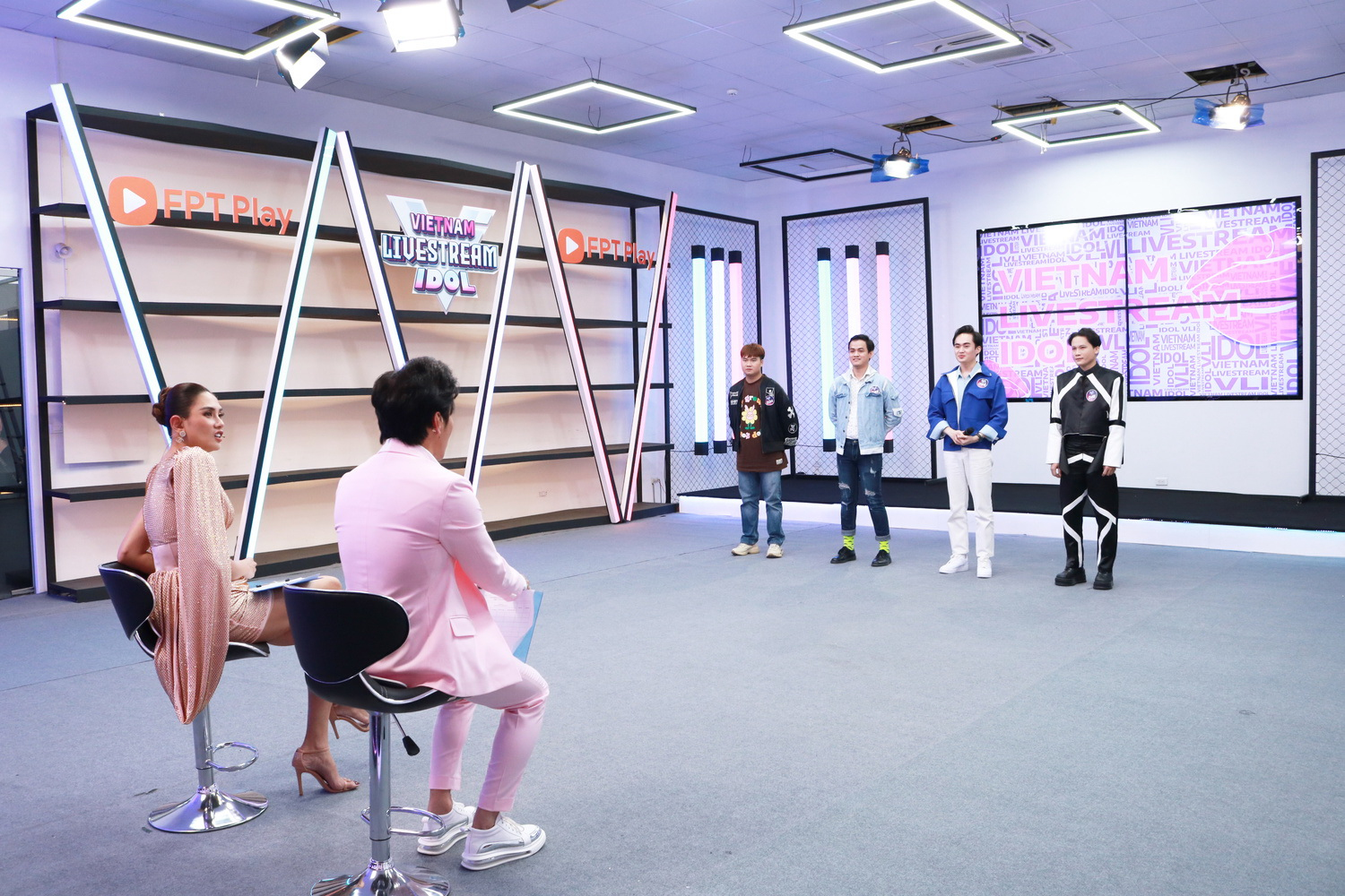 Lê Dương Bảo Lâm và Võ Hoàng Yến chính thức làm giám khảo Vietnam Livestream Idol