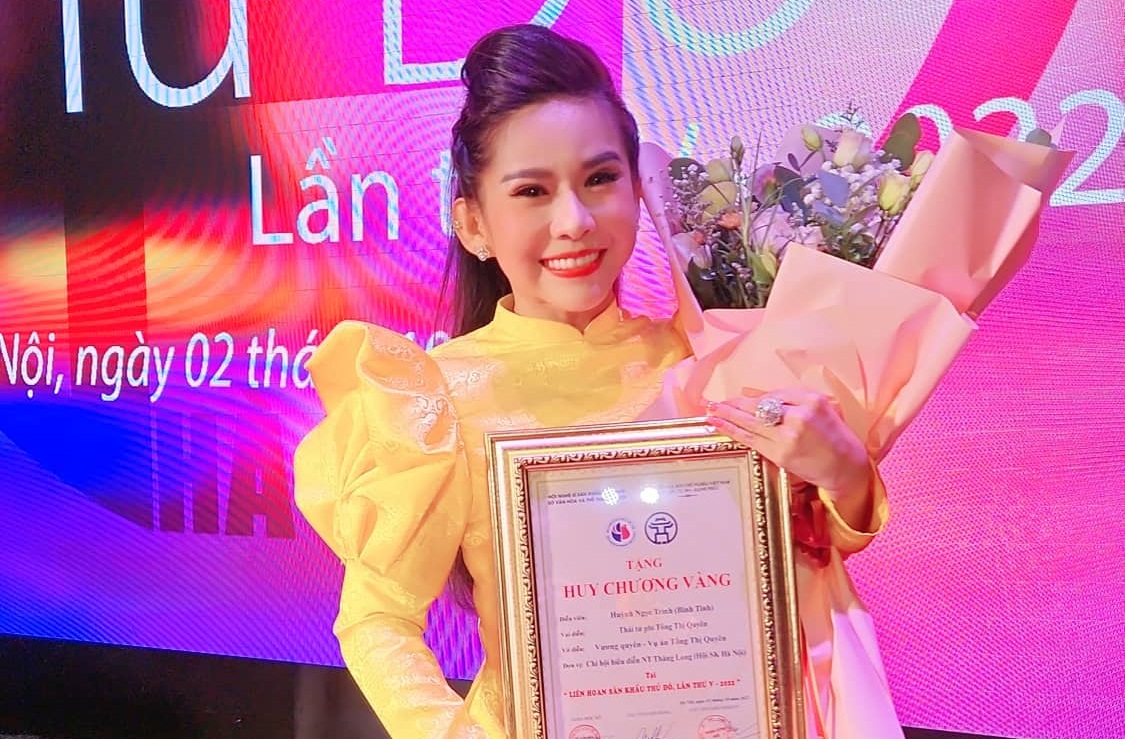 Bình Tinh nhận chiếc Huy chương vàng danh giá thứ hai trong sự nghiệp diễn xuất