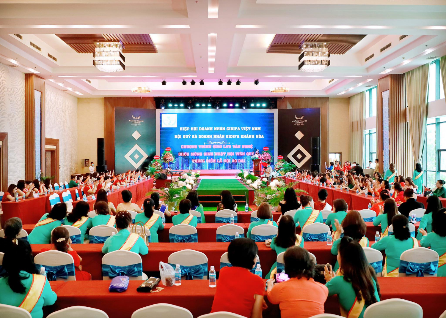 Chi Quyen 12