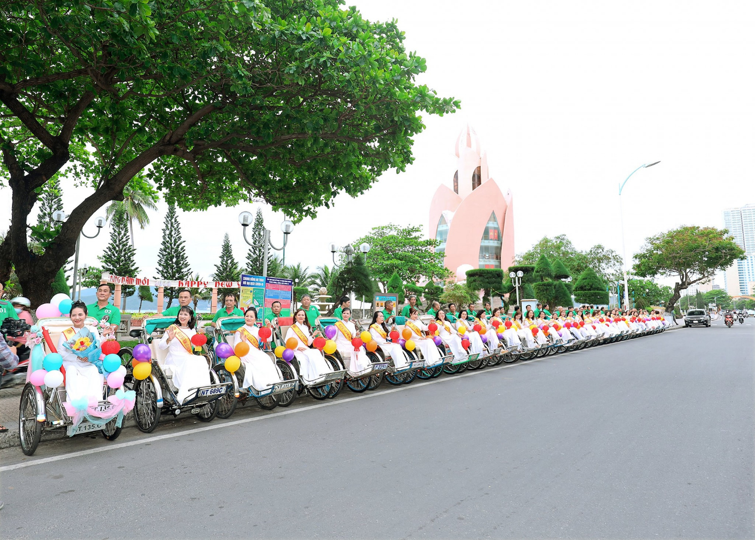 Chi Quyen 15