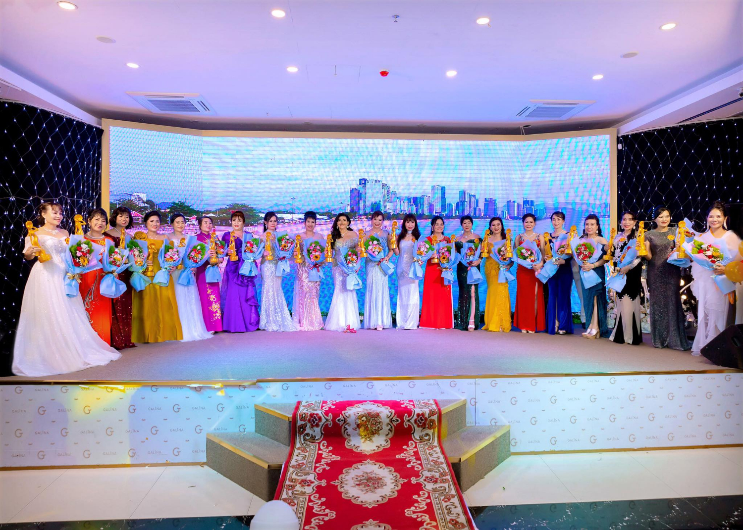 Chi Quyen 30
