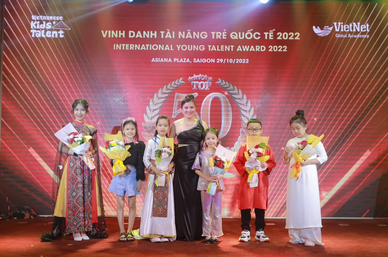 Hoa hậu Phạm Thị Thanh Nhung cùng các đại sứ trẻ truyền cảm hứng tại sự kiện