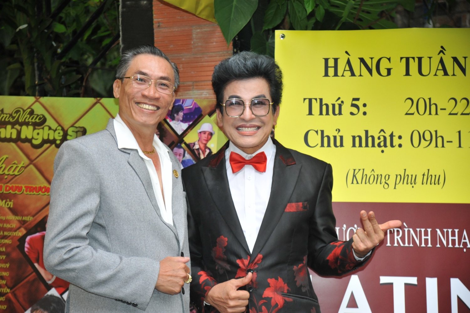 Nghệ sĩ Thanh Bạch là người đến sớm nhất chúc mừng sinh nhật nhà văn Phan Duy Trường
