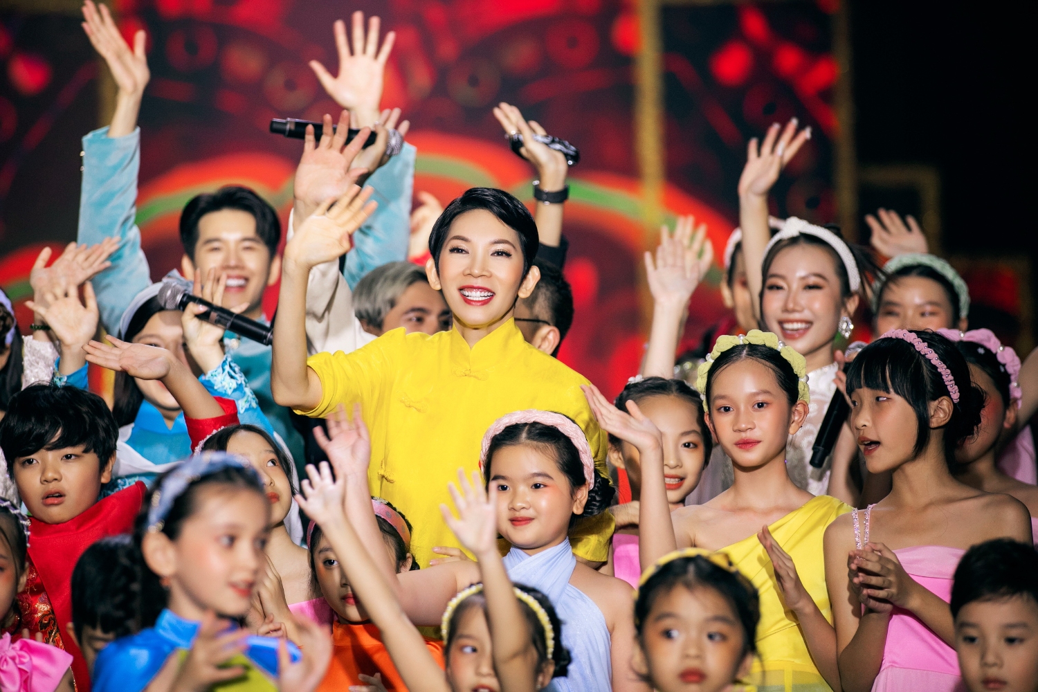 Siêu mẫu Xuân Lan cùng các học trò làm nên một đêm Gala Chào Xuân 2023 thật tưng bừng và hoành tráng