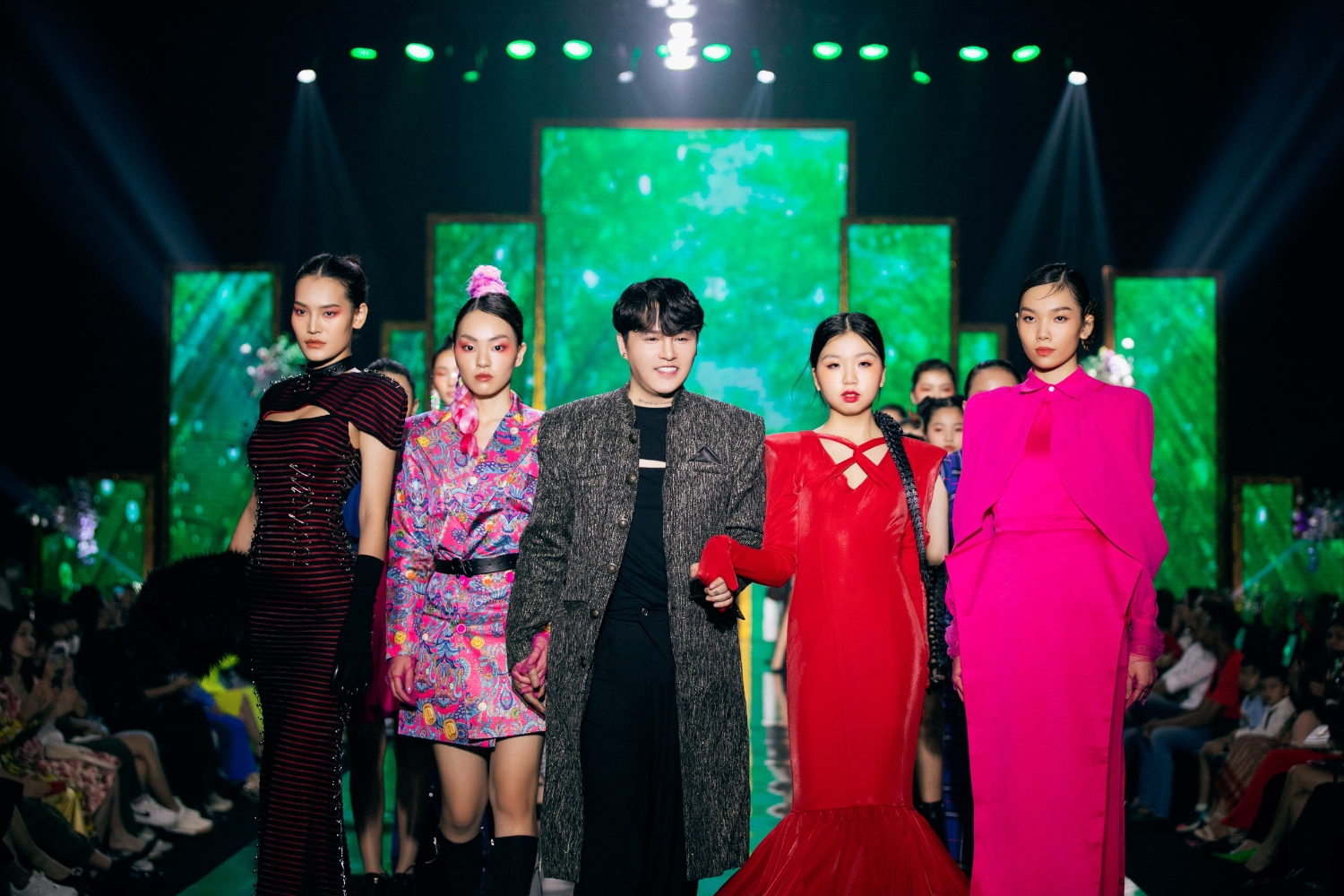 Chao 2023 Ntk AnST và model Minh Anh, Huyền Trang
