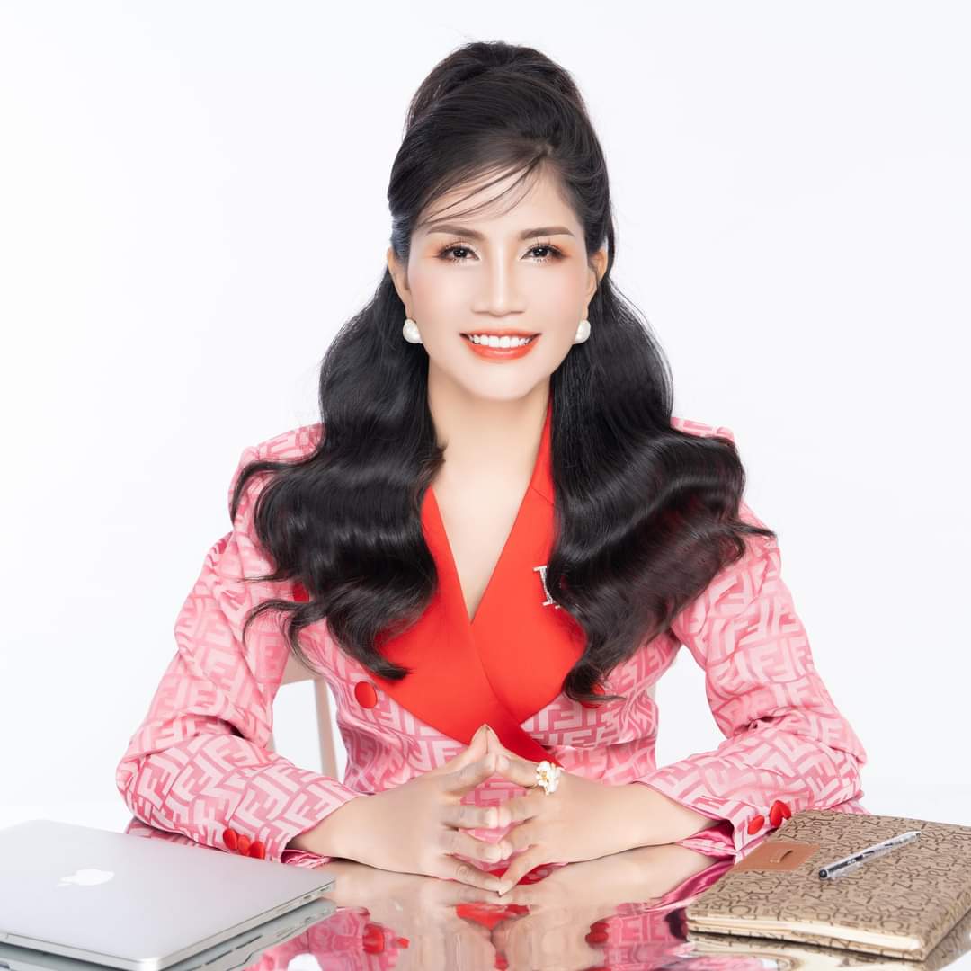 Á hậu Hana Phương