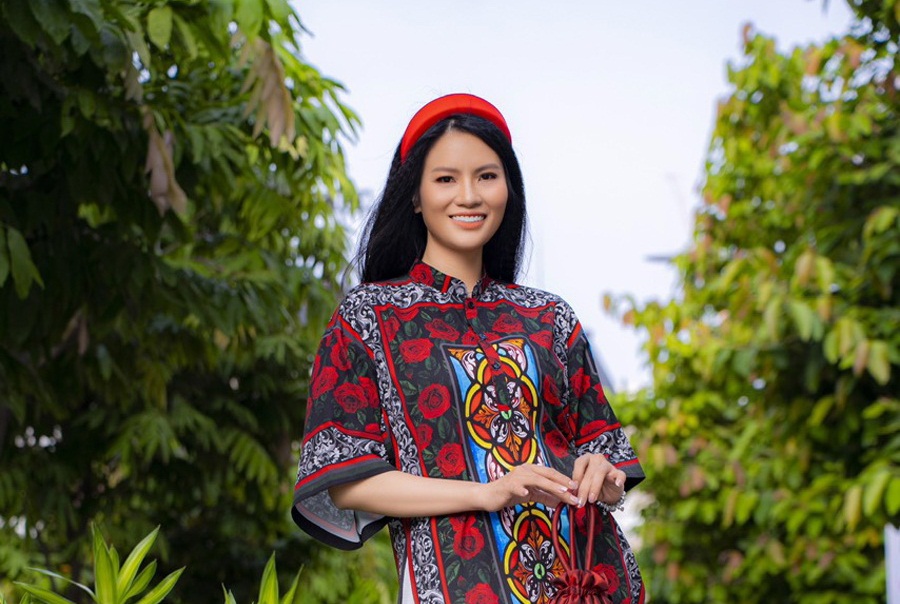 Lee Phương dịu dàng đón năm mới với bộ ảnh áo dài
