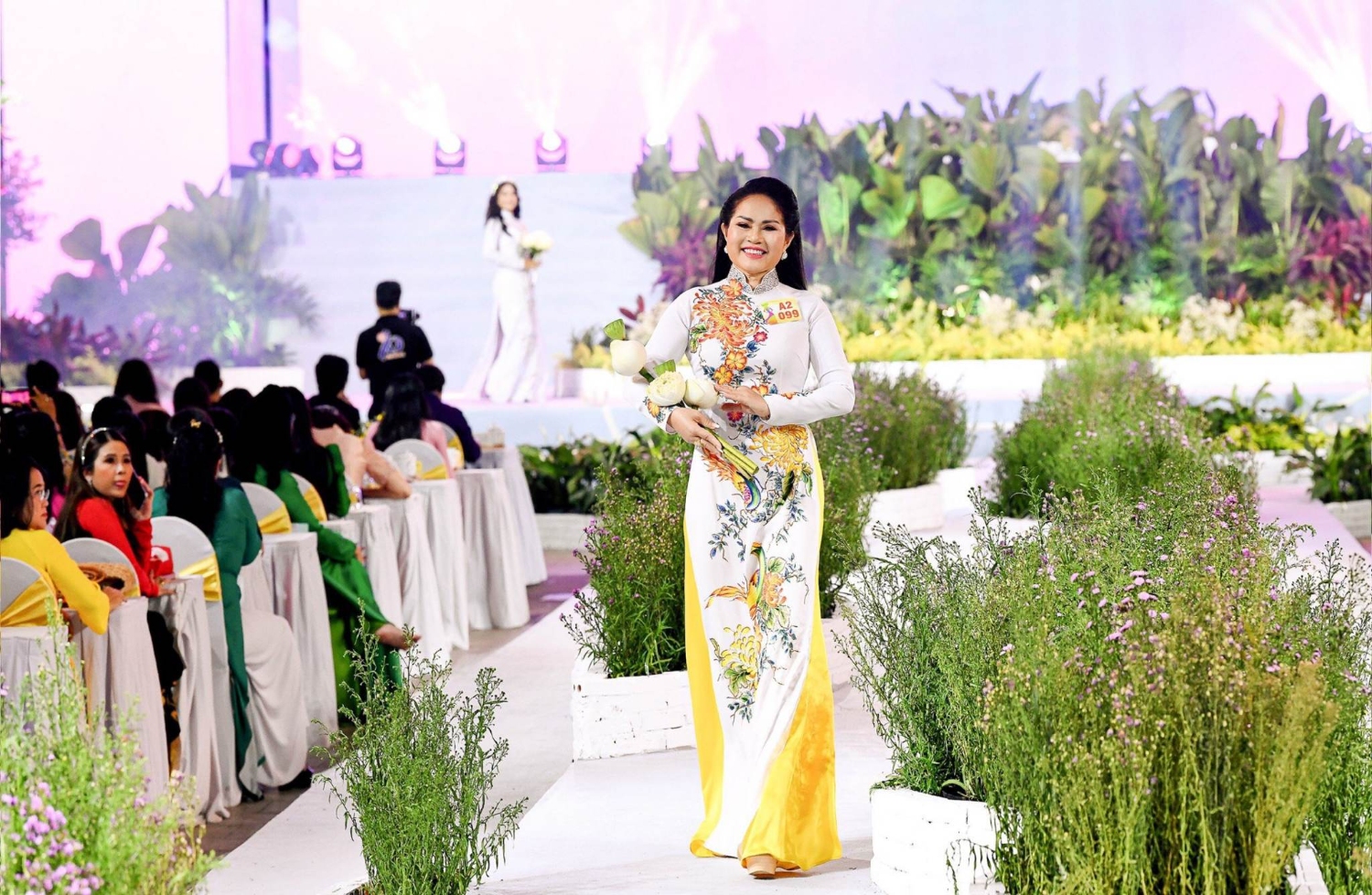 Hoang Thi Khuyen 10