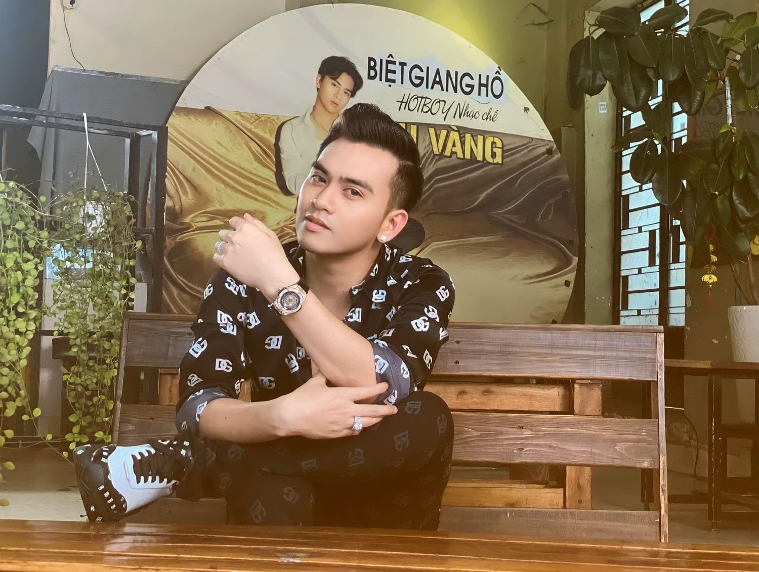 Ku Vàng với MV Biệt giang hồ