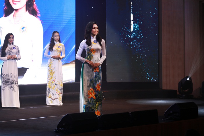 Miss Siu 15