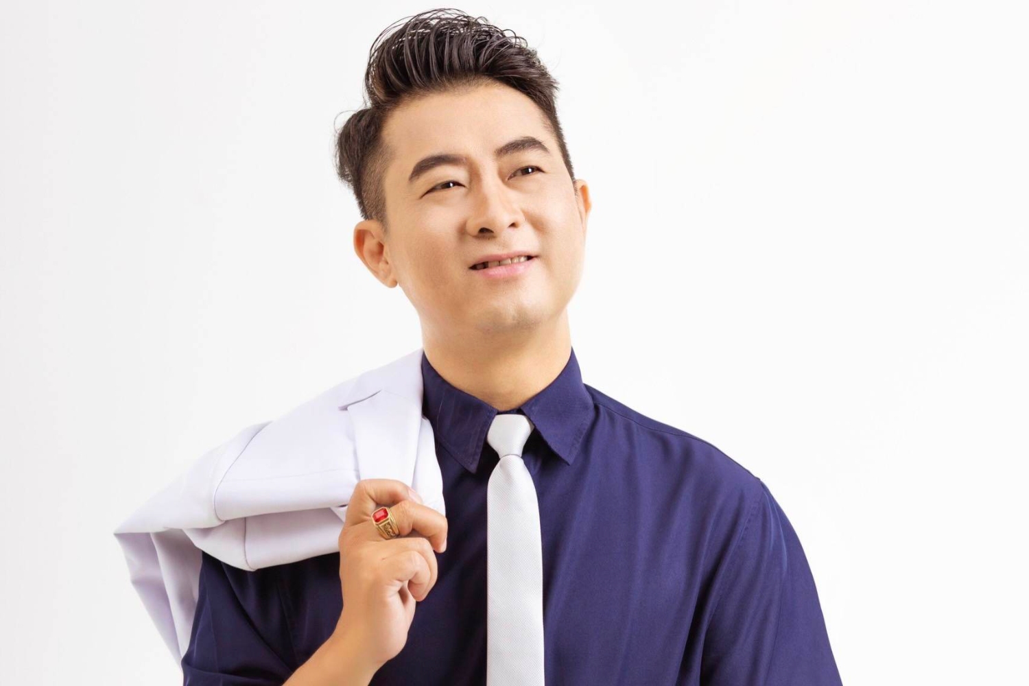 Ca nhạc sĩ Lê Anh Tuấn