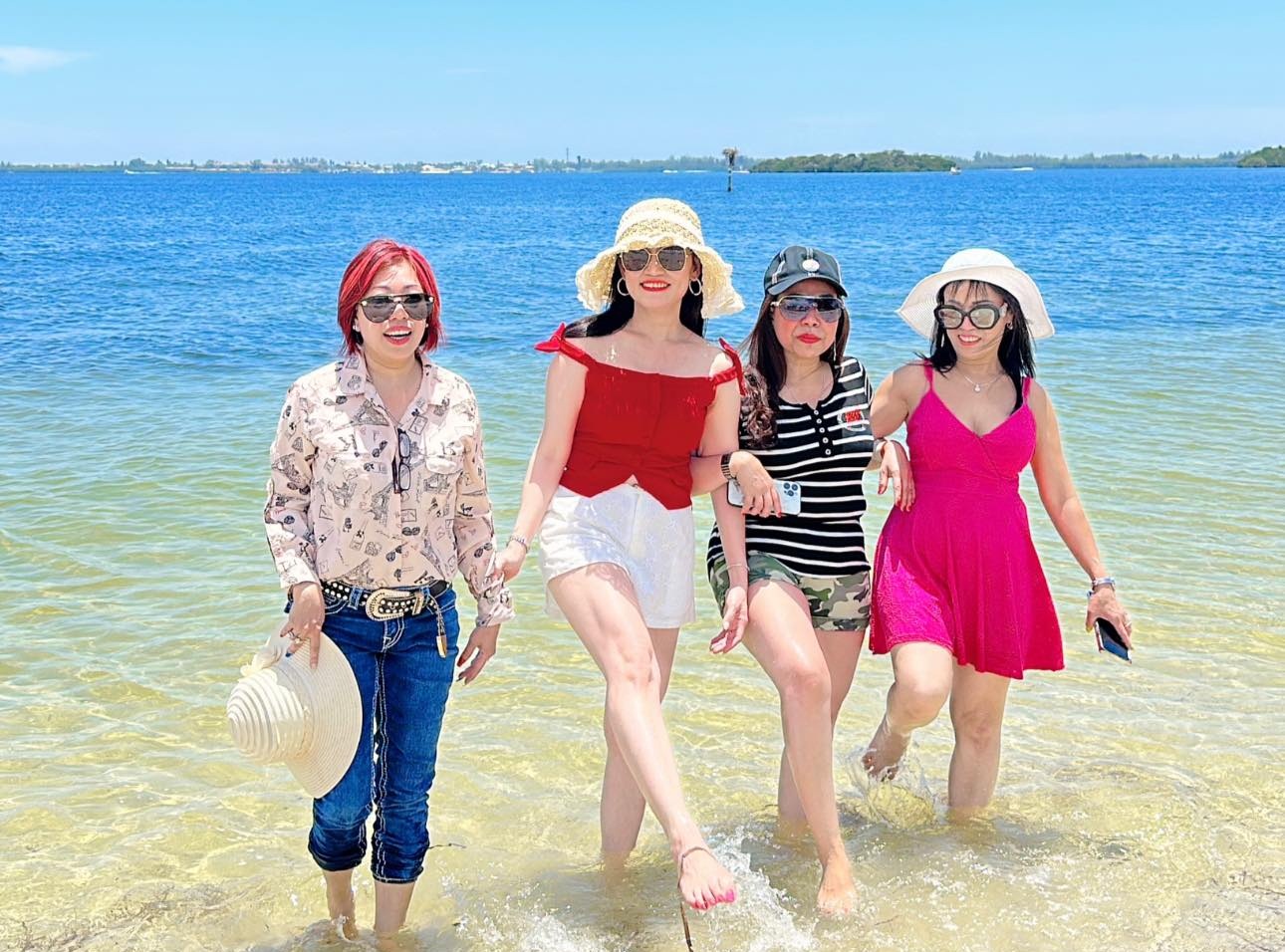 Hoa hậu Bella Phương Phạm cùng những người bạn có kỳ nghỉ mát vui vẻ tại Biển Floria
