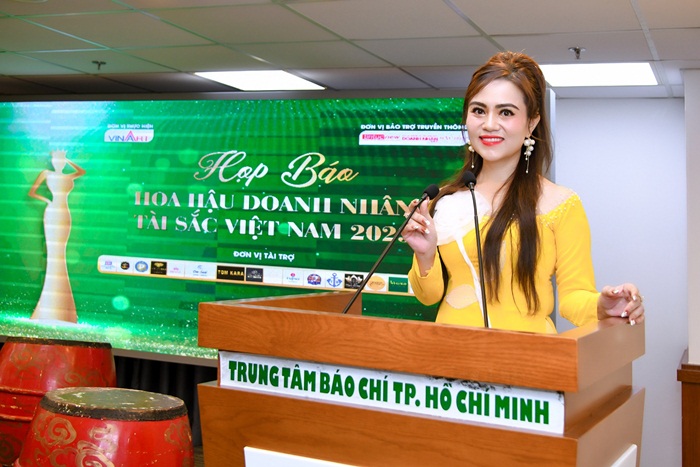 Hoa khôi Lưu Phạm Thanh Vân trả lời phỏng vấn tại Trung tâm Báo chí TP.HCM