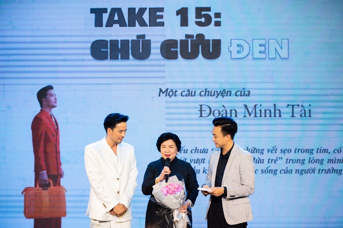 Diễn viên Đoàn Minh Tài (trái) ra mắt quyển sách đầu tiên của mình: Take 15 - Chú cừu đen