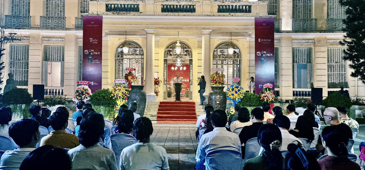 Lễ khai mạc trước tiền sảnh Bảo tàng Mỹ thuật TP.HCM